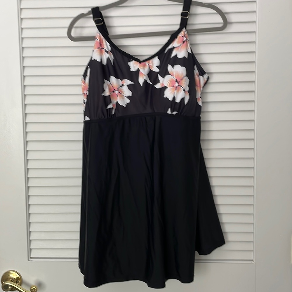 Women’s Swim Suit Black Skirt Floral Too Size 3XL